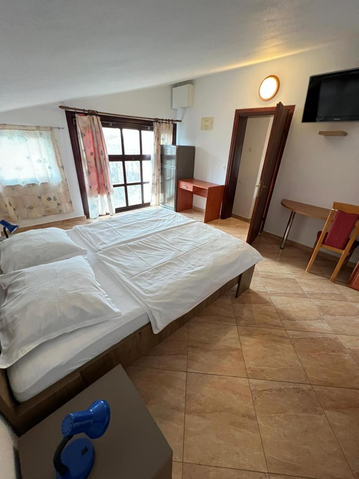 Bellevue Rooms Stara Baška Екстериор снимка