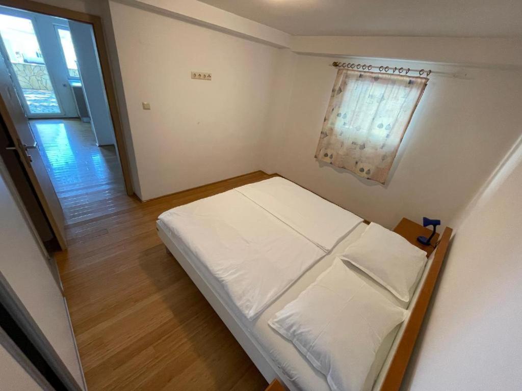 Bellevue Rooms Stara Baška Екстериор снимка