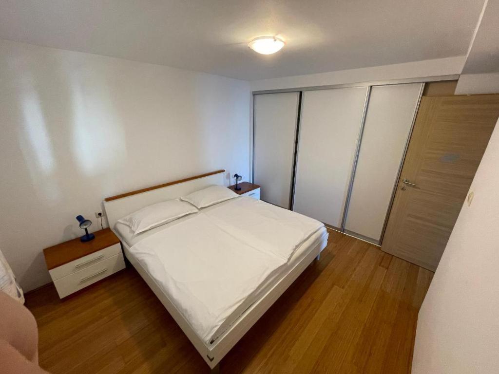 Bellevue Rooms Stara Baška Екстериор снимка